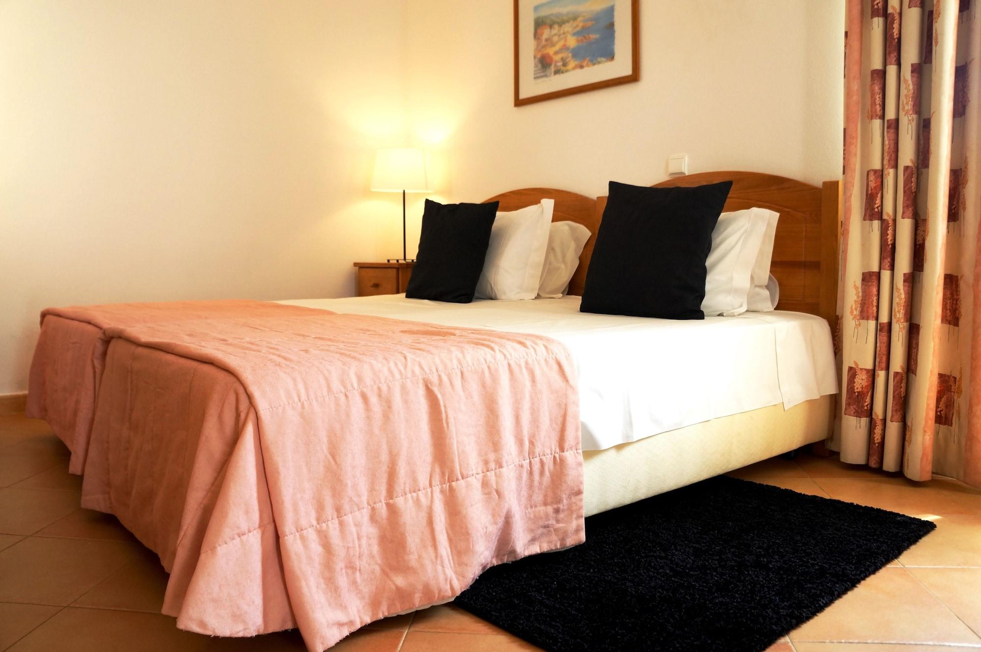 Oasis Beach Apartments Praia Da Luz Bagian luar foto