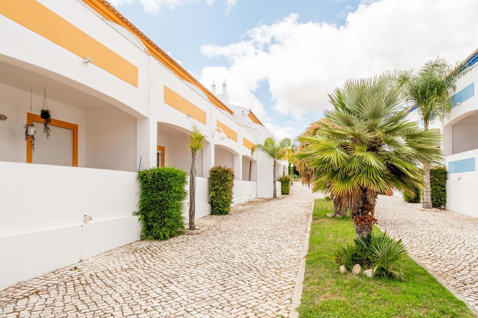 Oasis Beach Apartments Praia Da Luz Bagian luar foto
